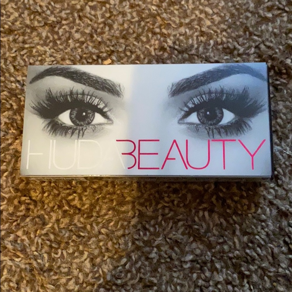 Huda beauty lashes